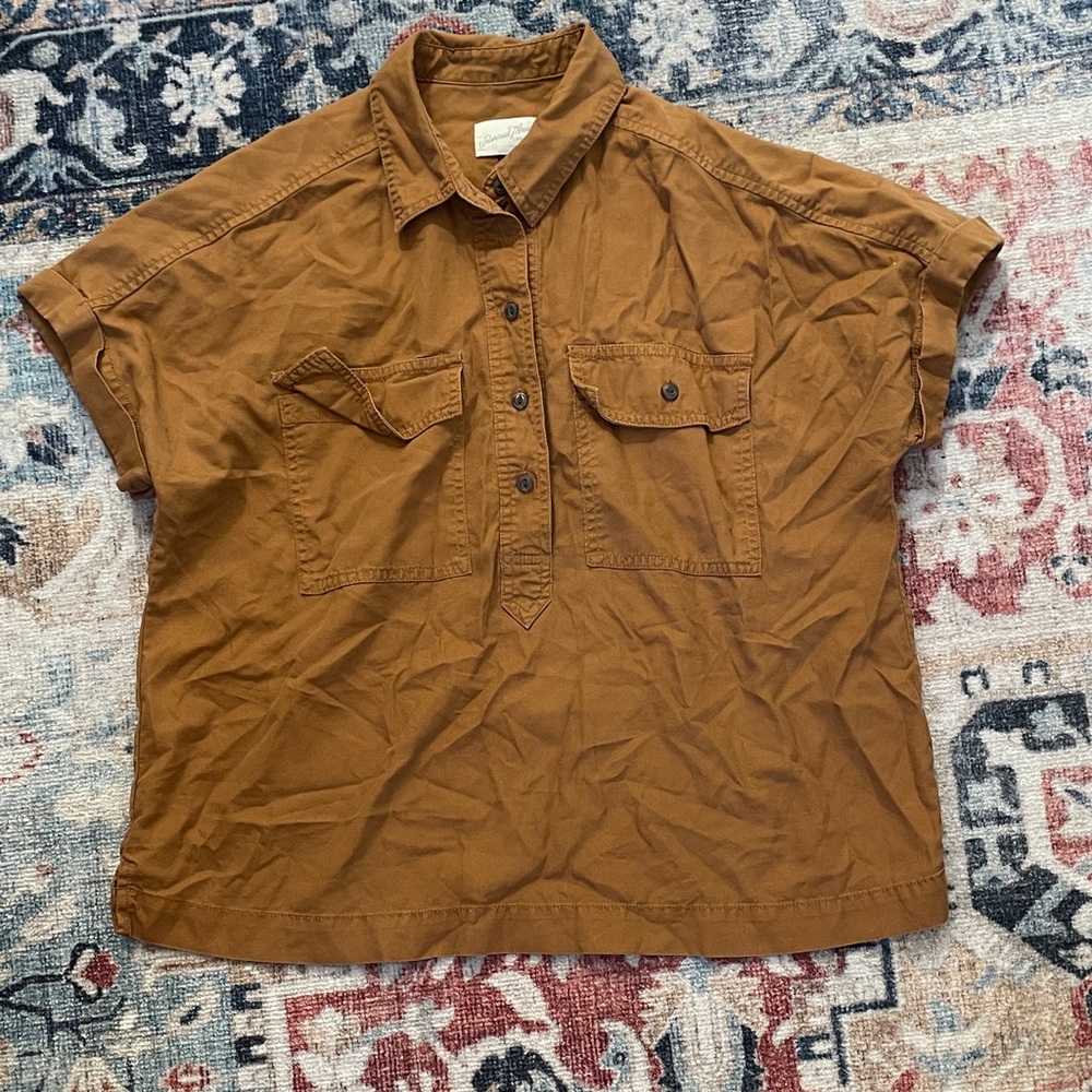 Universal Thread Brown Short Sleeve quarter Button-Up Shirt